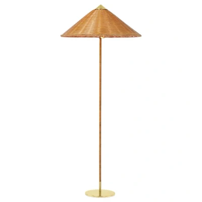 Abbildung von GUBI Stehleuchte 9602, Messing/Rattan, Weidenholz Schirm