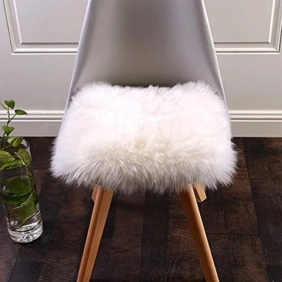 Abbildung von QINGLOU Faux Lammfell Schaffell Teppich (60 x 60 cm) Wohnzimmer Schlafzimmer Kinderzimmer/Als Bett Vorleger oder Matte für Stuhl Sofa (Weiß（Quadrat）, 60cm)