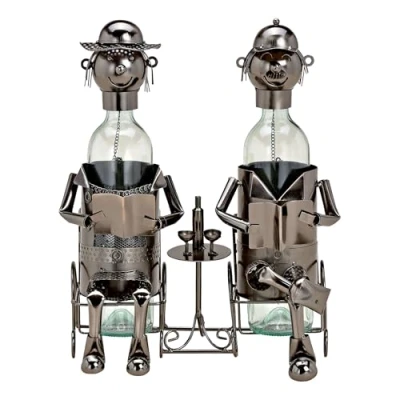 Abbildung von Spetebo Weinflaschenhalter anthrazit 33 x 21 cm Zwei Mann am Tisch Deko Flaschenhalter mit Metall Figuren Freundschaft Geschenk Skulptur Flaschen Ständer