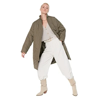 Abbildung von Trendyol Damen Oversize Puffer Plain Webstoff Winterjacke Coat, Khaki, L EU