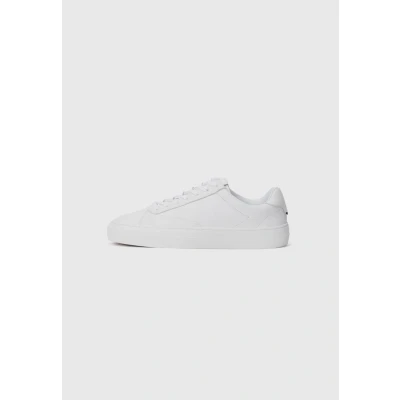 Abbildung von Tommy Hilfiger Sneaker &quot;PREMIUM DRESS CUPSOLE LTH&quot;, Freizeitschuh, Halbschuh, Schnürer mit Flaggen Emblem an der Ferse
