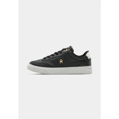 Abbildung von Tommy Hilfiger Plateausneaker &quot;ESSENTIAL CHIC COURT SNEAKER&quot;, Freizeitschuh, Schnürschuh, Halbschuh mit TH Schmuckelement