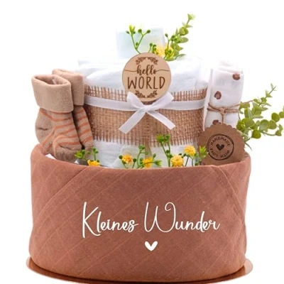 Abbildung von Trend Mama® Windeltorte Boho Style Spruch wählbar 27 Windeln (Gr.2), Musselintuch, Socken &amp; Waschhandschuh Geschenk Geburt (Design Kleines Wunder)