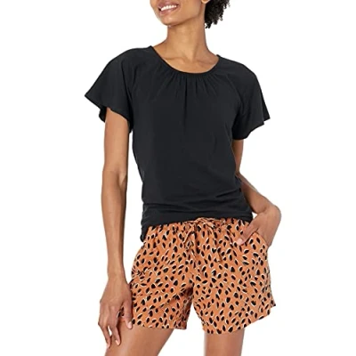 Abbildung von Amazon Essentials Damen T Shirt mit Cape Ärmeln und offenem Rundhalsausschnitt in klassischer Passform, Schwarz, XXL