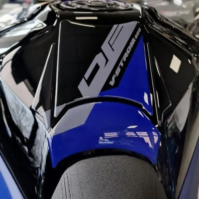 Abbildung von Resin Bike Aufkleber Kompatibel Mit Suzuki V Strom 800 DE Glass Sparkle Black. Schutz Motorrad Tank Schutzfolie vor Stößen und Kratzern. Aufklebersatz 3D Harzklebstoff Stickers Made in Italy