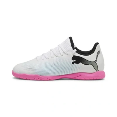 Abbildung von Puma Future 7 PLAY IT JR Unisex Fußballschuh Halle für Kinder, Größe: 32, White/black/poison pink Schuhe