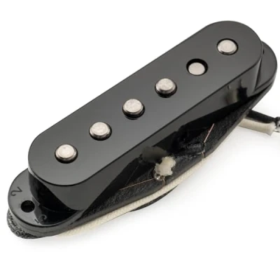 Abbildung von Musiclily Pro ST 50S Staggered Alnico 5 Single Coil Tonabnehmer Steg Pickup 7K für Strat Style E Gitarre, Schwarz