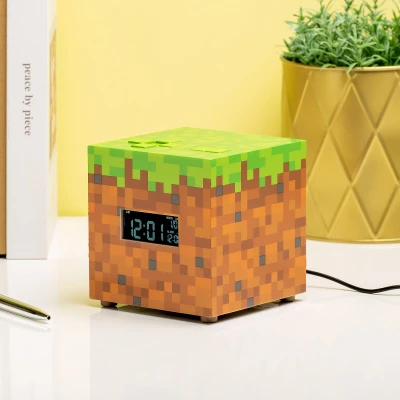 Abbildung von Paladone Minecraft Wecker mit offizieller Sonnenaufgangsmusik, braun / grün, 13 x 13, PP6733MCF