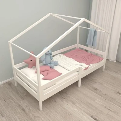 Abbildung von roba Hausbett 90 x 200 cm Kinderbett nach dem Montessori Prinzip Erweiterbar mit Lattenrost und Hausbettbezug Integrierter Rausfallschutz Holz weiß lackiert