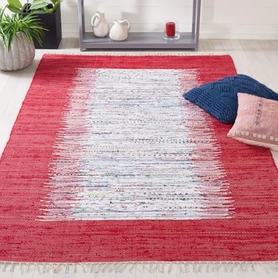 Abbildung von SAFAVIEH Modern Teppich für Wohnzimmer, Esszimmer, Schlafzimmer Montauk Collection, Kurzer Flor, Elfenbein und Rot, 152 X 244 cm