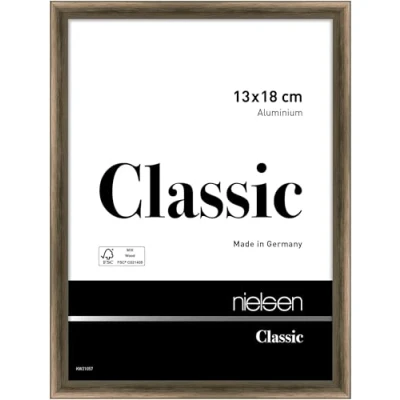 Abbildung von nielsen Bilderrahmen, 13 x 18 cm, Aluminium, Walnuss matt, Fotorahmen zum Auftstellen und Aufhängen im Hoch &amp; Querformat, Echtglas, Classic