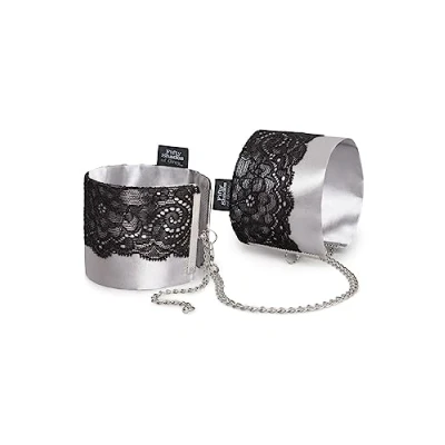 Abbildung von Handfessel „Play Nice Satin &amp; Lace Wrist Cuffs“, verstellbar