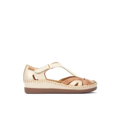 Abbildung von Pikolinos Halboffene Schuhe in Leder CADAQUES für Frauen Farbe Beige