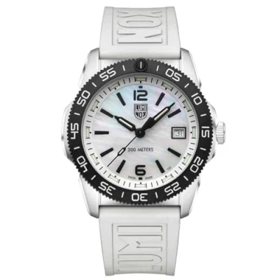 Abbildung von Luminox Herren Analog Schweizer Quarzwerk Uhr mit Silikon Armband XS.3128M.Set