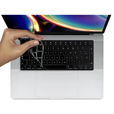 Abbildung von MyGadget Tastaturschutz QWERTY für Apple MacBook Pro 14 &amp; 16 Zoll [ ab 2021 M1] Air 13&quot; 2022 A2681 M2] 15 2023 A2941] Folie spanische Tastatur Keyboard Cover Schwarz