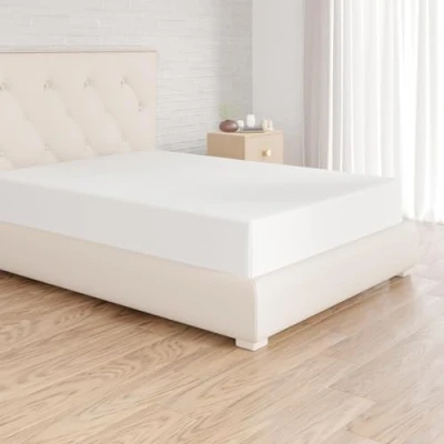 Abbildung von Amazon Basics Einzelnes Mikrofaser Spannbettlaken Hellweiß, Doppelbettgröße (135 x 190 30 cm), Leicht, Weich und Knitterfrei
