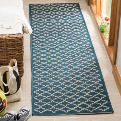 Abbildung von SAFAVIEH Geometrisch Teppich für Wohnzimmer, Esszimmer, Schlafzimmer Wasserdicht Courtyard Collection, Kurzer Flor, Marine und Beige, 69 X 244 cm