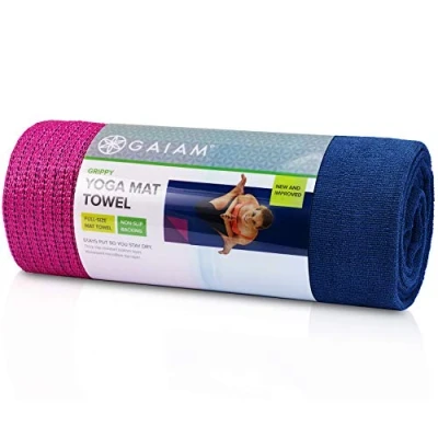 Abbildung von Gaiam Griffiges, rutschfestes Yogamatten Handtuch schnell trocknendes ideal für Hot Yoga Mikrofaser und maschinenwaschbar rutschfeste Unterseite lebendiges Blau/Fuchsia 172,7 cm L