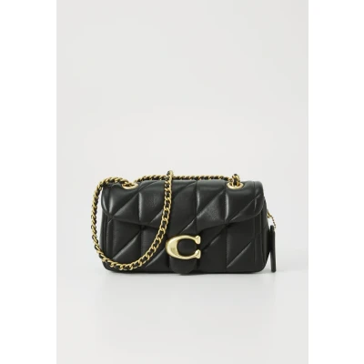 Abbildung von Coach Quilted Tabby Shoulder Bag 20 with Chain black