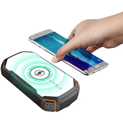 Abbildung von revolt Solarladestation: Solar Powerbank mit 20 Ah, Qi kompatibel, USB C, 15 W, SOS Licht, IP54 (Powerbank Wireless, Ladegeräte, iPhone Ladestation)