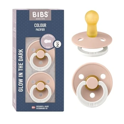Abbildung von BIBS Colour Glow Schnuller 2er Pack, BPA frei. Leuchtet im Dunkeln, Kirschform Nippel. Naturkautschuk/Latex, Hergestellt in Dänemark, Größe 2 (6 18 Monate), Blush