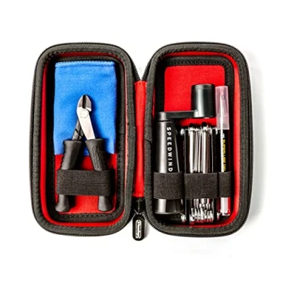 Abbildung von String change kit for guitar and bass