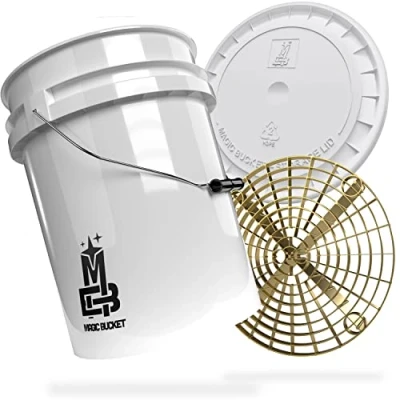 Abbildung von MAGIC BUCKET Auto Handwäsche Bundle Wascheimer Mit passendem Eimer Deckel 5 US GALLONEN ca. 20 Liter Grit Guard Eimereinsatz Schmutzsieb Waschset Weiß/Gold