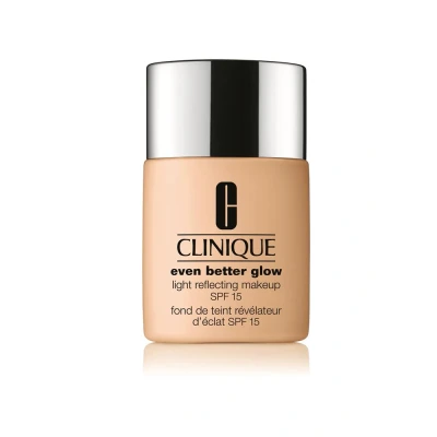 Abbildung von Clinique Even Better Glow Light Reflecting Makeup Meringue 30 ml