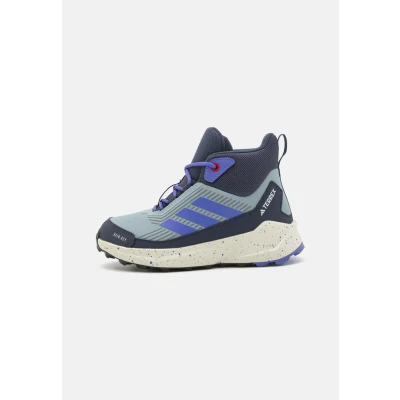Abbildung von Adidas Terrex Trailmaker 2 MID RAIN.RDY Unisex Hikingschuh für Kinder, Größe: 39 1/3, Magic grey/semi blue/shadow navy Textil/synthetik