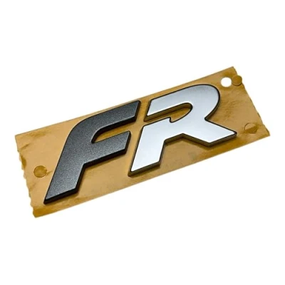 Abbildung von Seat 5FA853670UTZ Schriftzug FR Logo Heckklappe Formula Racing Tuning Emblem, grau metallic matt