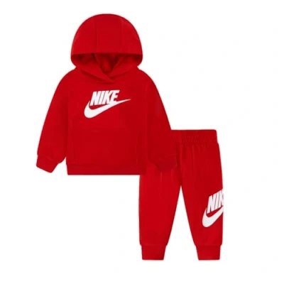 Abbildung von NIKE Overall bestehend aus Sweatjacke und Hose Sweatshirt mit Kapuze Kängurutaschen gesticktem Logo verstellbarer Taille Kordelzug elastischem