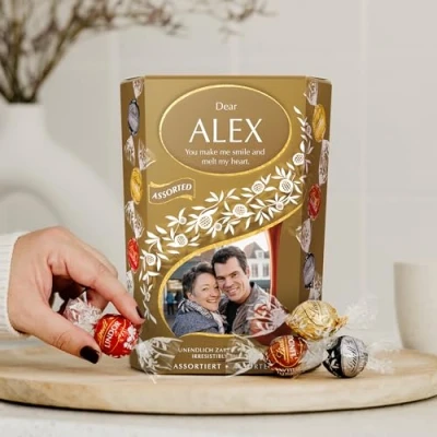 Abbildung von Lindt Lindor 500 Gramm personalisierte Schokolade Geburtstagsgeschenk für Männer und Frauen, personalisiert mit Namen Nachricht köstlicher (Mix)