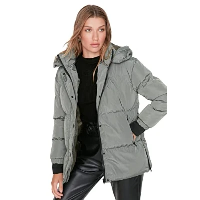 Abbildung von Trendyol Damen Oversize Puffer Plain Webstoff Winterjacke Coat, Khaki, S EU