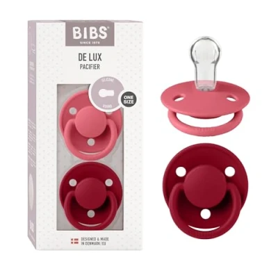 Abbildung von BIBS De Lux Schnuller 2er Pack, BPA frei, Kirschform Nippel. Silikon, Hergestellt in Dänemark. 0 36 Monate (2er Pack), Coral/Ruby