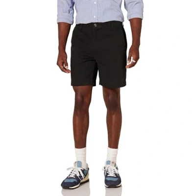 Abbildung von Amazon Essentials Herren Chinoshorts, 18 cm, Schlanker Schnitt, Schwarz, 30W