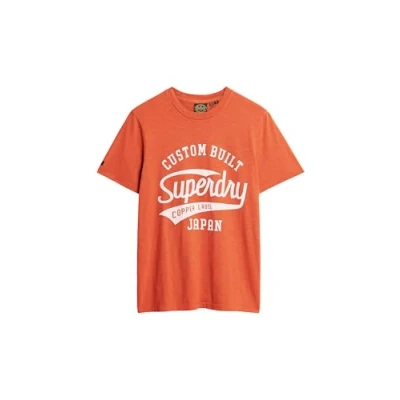 Abbildung von Superdry Label Script Tshirt print, Herren, Größe: Small, Denim co rust orange slub