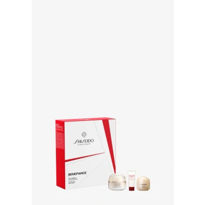 Abbildung von Shiseido set Benefiance Wrinkle Smooth Eye 1