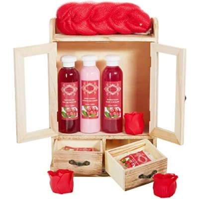 Abbildung von BRUBAKER Cosmetics Bade und Pflegeset Cranberry im Holzschrank