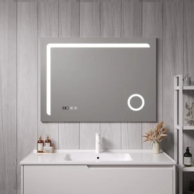 Abbildung von pro.tec LED Badspiegel Chambave Wandspiegel mit Beleuchtung 3 Lichtfarben horizontal Schminkspiegel für Badezimmer rechteckig 100 x 70 cm Silberfarben beschlagfrei Lichtspiegel Lupe Uhranzeige