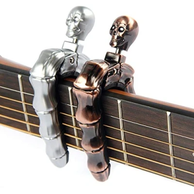 Abbildung von YUEKO Guitar Kapodaster Capo Capodaster Kapo für Westerngitarre, Akustikgitarre, Konzertgitarre, Bass,E Gitarre, Ukulele, Banjo (Silver)