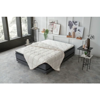 Abbildung von Yatas Bedding Naturhaarbettdecke &quot;Superwashed Wolle&quot;, warm, (1 St.)