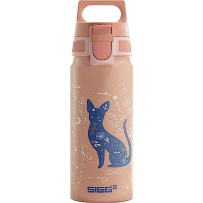 Abbildung von SIGG WMB ONE My Universe Kinder Trinkflasche (0.6 L), schadstofffreie und auslaufsichere Kinderflasche, federleichte Wasserflasche aus Aluminium, Made in Switzerland