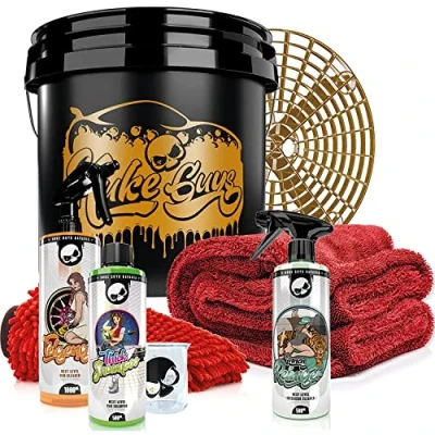Abbildung von Nuke Guys professionelles Auto Waschset für die optimale Handwäsche Gold Bucket 3.5GAL + Grit Guard Thick Shampoo 500ml Felgengel 1L Innenreiniger Trockentuch Waschhandschuh