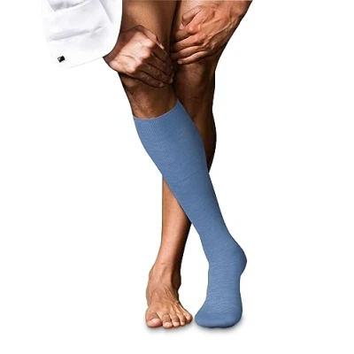 Abbildung von FALKE Herren Kniestrümpfe No. 6 Wolle Seide lang einfarbig 1 Paar, Blau (Arcticblue 6367), 39 40