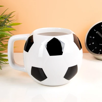 Abbildung von Out of the Blue Tasse Fußball Kaffeetasse ca. 12 x 9 cm schwarz / weiß in Ballform, Steingut, authentisches Design