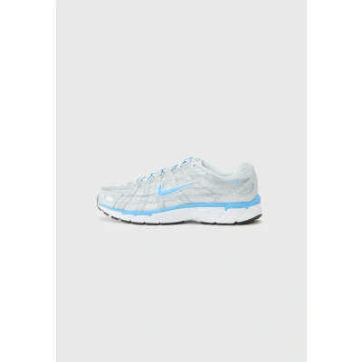 Abbildung von Nike Sportswear P6000 Unisex Sneaker low platinumcoloured/blue/silvercoloured/white/black, Größe: 40 Leder und textil