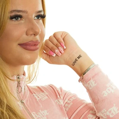 Abbildung von 2 x Love Me Tattoo Schriftzug in schwarz Temporary Body (2)