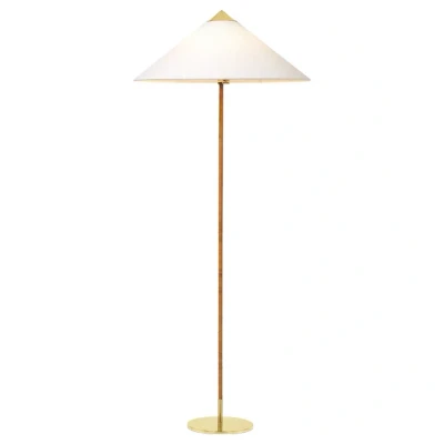 Abbildung von GUBI Stehleuchte 9602, Messing/Rattan, Canvas Schirm