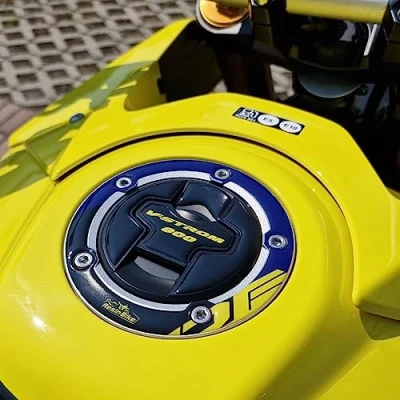 Abbildung von Resin Bike Aufkleber Motorrad Kompatibel Mit Suzuki V Strom 800 De 2023. Schutz Tankdeckel Von Hülle PU Graffi. 3D Harz Gelb Petro Und Schwarz Dubai