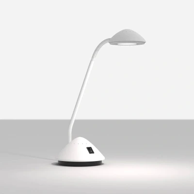 Abbildung von MAUL Tischleuchte MAULarc LED Schreibtischlampe mit beweglichem Leuchtenkopf Platzsparende Tischlampe für Schreibtisch, Büro und kleine Arbeitsflächen Warmweißes Licht Weiß